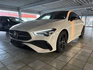 Mercedes-Benz CLA 200 AMG Line PREMIUM Night-Paket Panoramaschiebedach