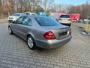 Mercedes-Benz E 220 CDI Automatik Bild 2