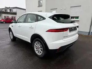 Jaguar E-Pace E-PACE Basis Bild 4
