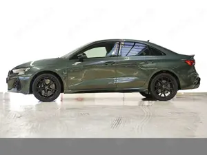 Audi RS3 Limousine S tronic Oak green metallic RS-Sporta... Bild 3