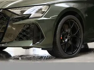 Audi RS3 Limousine S tronic Oak green metallic RS-Sporta... Bild 5