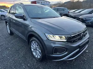 Volkswagen T-Roc 1.5 TSI DSG*LIFE*SHZ*ACC*LED*PARKASSIST*PD