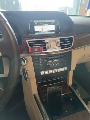 Mercedes-Benz E 400 E-Klasse 4Matic 7G-TRONIC Bild 3