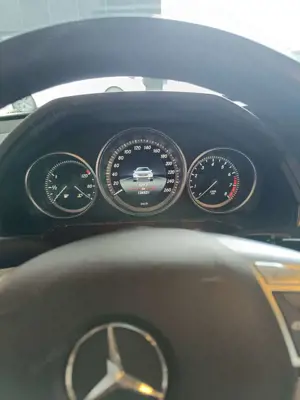 Mercedes-Benz E 400 E-Klasse 4Matic 7G-TRONIC Bild 2