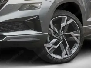 Skoda Karoq Sportline 1.5 TSI DSG AHK El. Panodach 19'' Bild 4