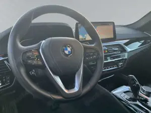 BMW 520 d xDrive Touring Luxury Line/HUD/Pano/Navi Bild 5