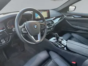 BMW 520 d xDrive Touring Luxury Line/HUD/Pano/Navi Bild 4