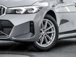 BMW 320 i M Sport HuD RFK Pano AHK LED Bild 5