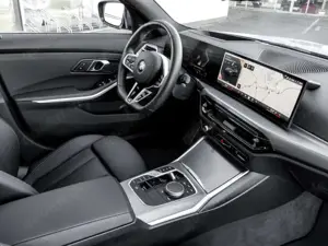 BMW 320 i M Sport HuD RFK Pano AHK LED Bild 3