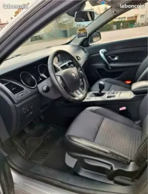 Renault Latitude Latitude 2.0 16V 140 E85 Bild 3