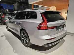 Volvo V60 B4 Plus Dark Bild 3