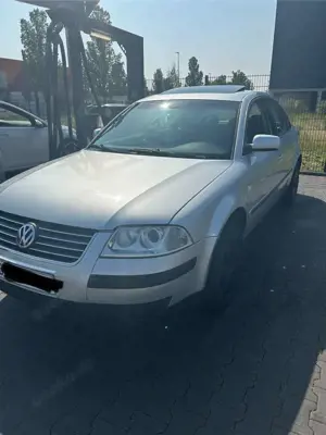 Volkswagen Passat 1.6 Trendline Bild 1