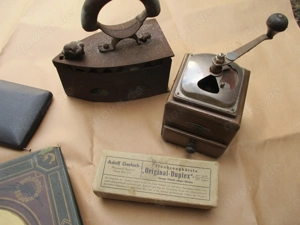 Dachbodenfund alte Schmuckstücke aus Messing u. Zinn