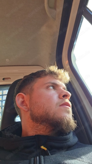 Suche eine Herrin der ich meinen Körper hingeben möchte ohne Tabus 