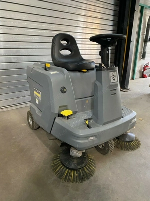 Kärcher Aufsitz-Kehrmaschine KM 8550 R Bp Pack 2 SB  15h