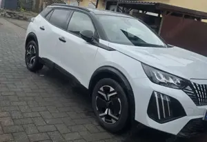 Peugeot 2008 Allure Bild 2