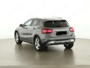 Mercedes-Benz GLA 220 GLA 4Matic 7G-DCT UrbanStyle Edition Bild 2