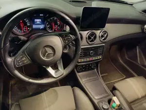 Mercedes-Benz GLA 220 GLA 4Matic 7G-DCT UrbanStyle Edition Bild 3