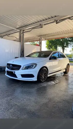 Mercedes-Benz A 200 AMG Line mit Sportauspuff