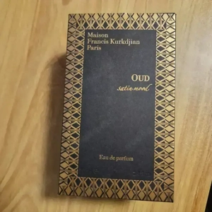 Maison Francis Kurkdjian Paris OUD satin mood parfum