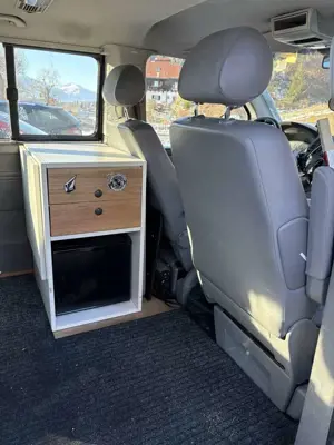 Volkswagen T5 Multivan Camperausbau Bild 3