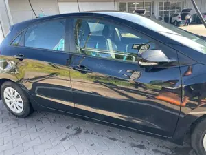 Hyundai i30 i30 blue 1.6 CRDi Classic Navigation Bild 3