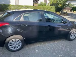 Hyundai i30 i30 blue 1.6 CRDi Classic Navigation Bild 4