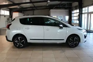 Peugeot 3008 Allure 1,6*TÜV NEU*SCHECKHEFT*NAVi*1.HAND*