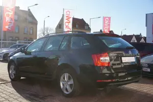 Skoda Octavia Combi 1.4 TSI Klimaaut. SmartLink PDC Bild 3