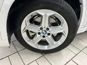 BMW X1 sDrive20i M Sport Pano Aktivsitz Memory H/K Travel Bild 5
