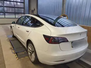 Tesla Model 3 Pano. Wärmepumpe R.Cam Premium-Sound PDC Bild 2