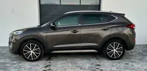Hyundai TUCSON 1.6 Turbo Passion +4WD CARPLAY LED USB SH Bild 3