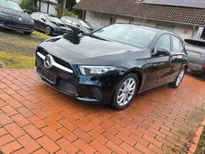 Mercedes-Benz A 250 e, 8 Gang Automatic, PDC v u h, LED, Spur Bild 1
