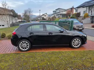 Mercedes-Benz A 250 e, 8 Gang Automatic, PDC v u h, LED, Spur Bild 4