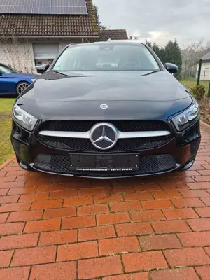 Mercedes-Benz A 250 e, 8 Gang Automatic, PDC v u h, LED, Spur Bild 2
