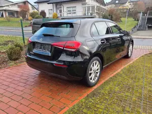 Mercedes-Benz A 250 e, 8 Gang Automatic, PDC v u h, LED, Spur Bild 5
