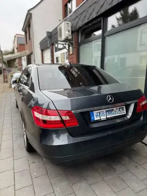 Mercedes-Benz E 220 CDI DPF BlueEFFICIENCY 7G-TRONIC