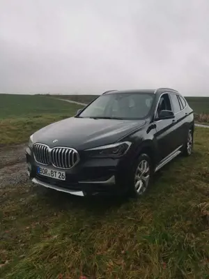 BMW X1 sDrive20i Aut. xLine wenig KM 8 Fach Bereift top l