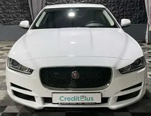 Jaguar XE Pure, Navi, Sitzheizung, Tempomat, Xenon Bild 3