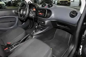 smart forTwo smart EQ DIGITALES RADIO+TEMPOMAT Bild 5
