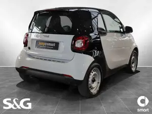smart forTwo smart EQ DIGITALES RADIO+TEMPOMAT Bild 2