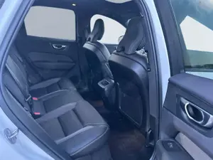 Volvo XC60 B4 Benzin Plus Dark 20'' AHK ACC Harman DAB Rückfa Bild 5