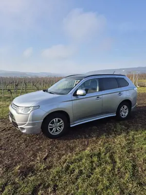 Mitsubishi Outlander Outlander 2.0 4WD Invite Bild 3