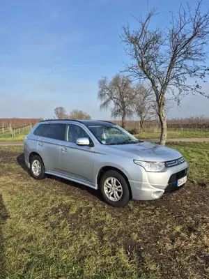 Mitsubishi Outlander Outlander 2.0 4WD Invite Bild 2