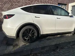 Tesla Model Y RWD Inkl Winterreifen