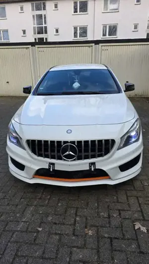 Mercedes-Benz CLA 200 Shooting Brake 7G-DCT Orange Art Edition