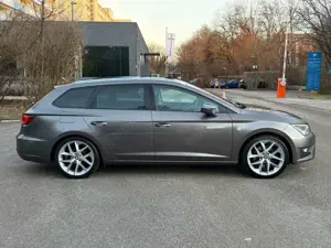 SEAT Leon ST 2.0 TDI FR DSG Matrix Panorama Automatik Bild 4