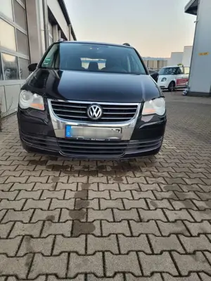 Volkswagen Touran Es ist ein Erdgas Fahrzeug sehr sparsam...