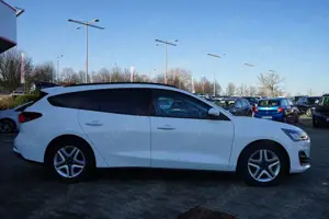 Ford Focus Turnier 1.5 EcoBlue Aut. LED Navi Bild 3