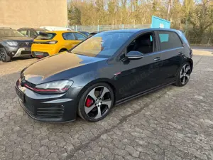 Volkswagen Golf VII GTI *neuer Motor* Sitzhzg/Navi/Xenon